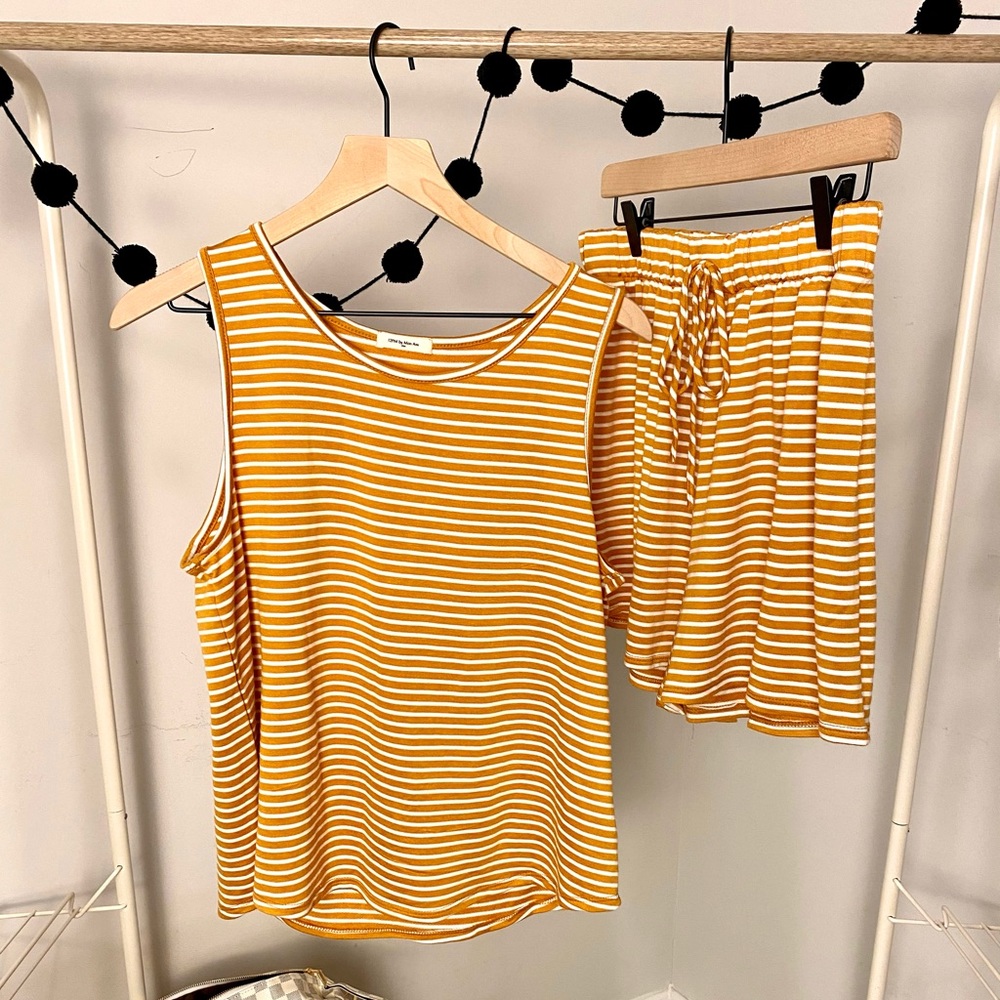 SOLD OUT ❌❌❌🆕 striped shorts pajama set